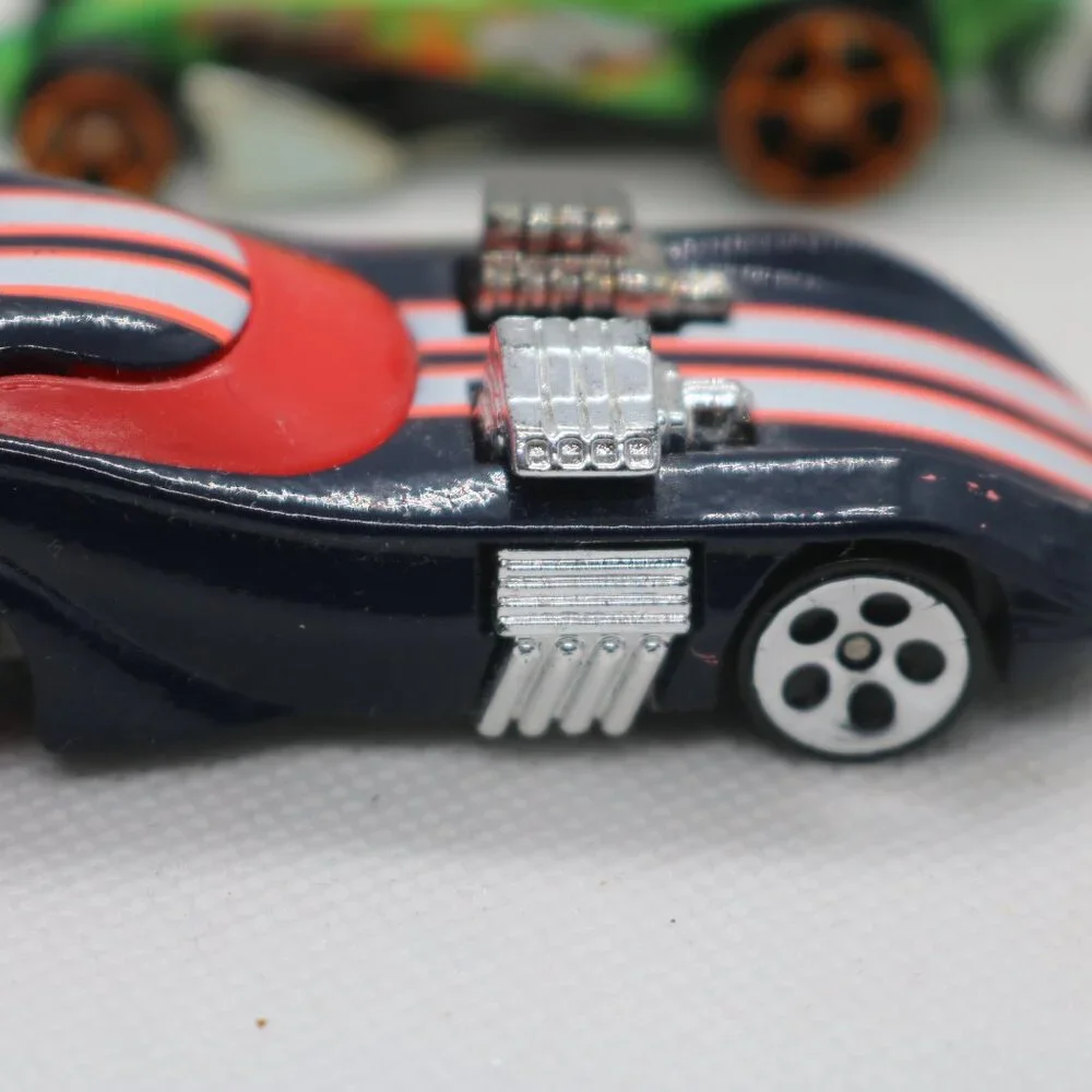 Hot Wheels lot of 6 diecast various models in good shape 1:64 scale